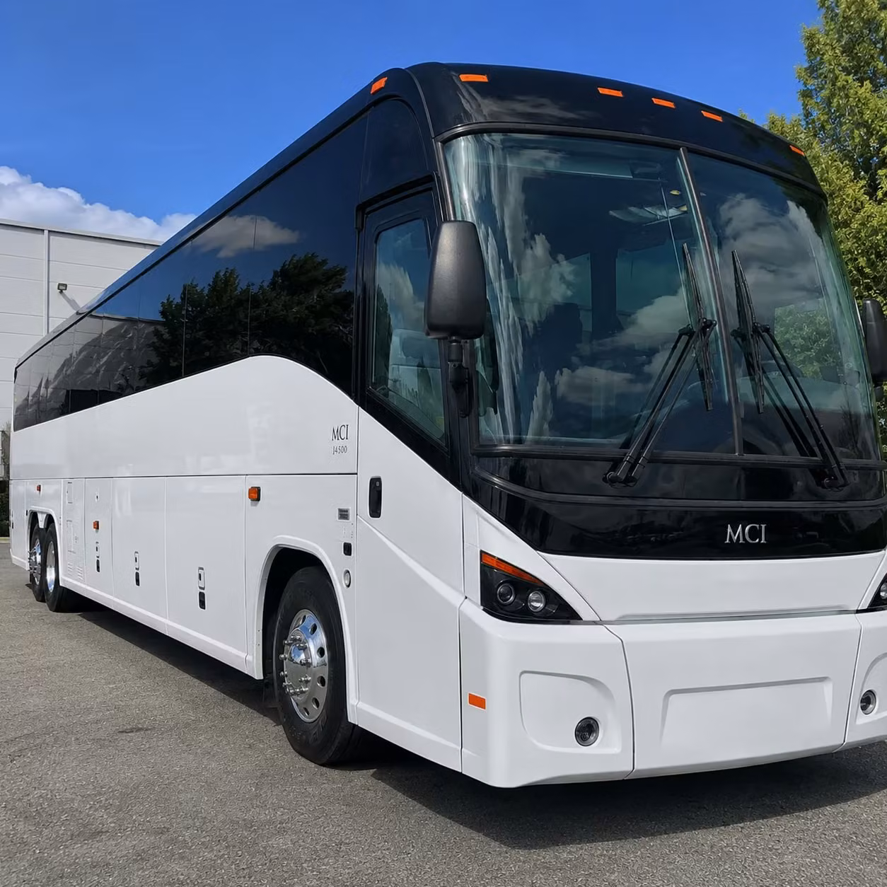hotel shuttle bus rentals between grr and grand rapids hotels
